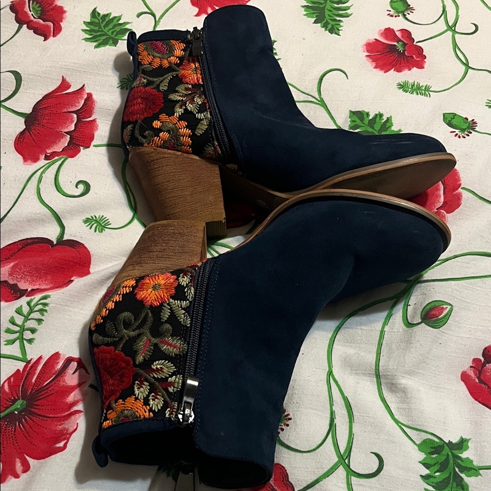 Vintage Havana Dark Blue Suede Ankle Booties
